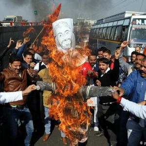 ये मेरे मुल्क़ को क्या हो चला है