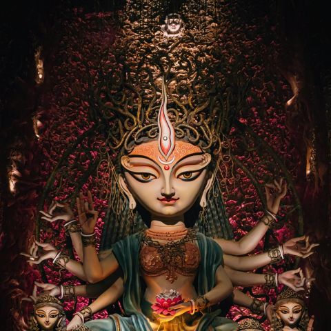 मैं दुर्गा नहीं बनना चाहती, मैं सिर्फ़ एक इंसान बनकर जीना चाहती हूँ।