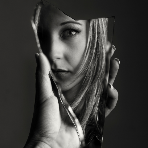 Mirror Pierces Me