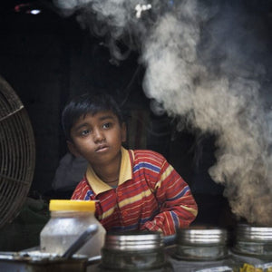 मेरी आंखें एक किल्कारी से खुली,